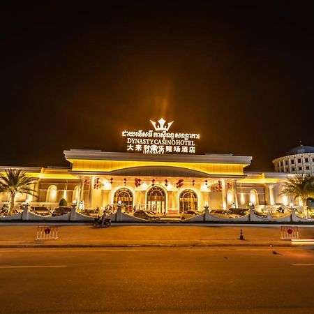 Dynasty Casino Hotel Bavet Exteriör bild