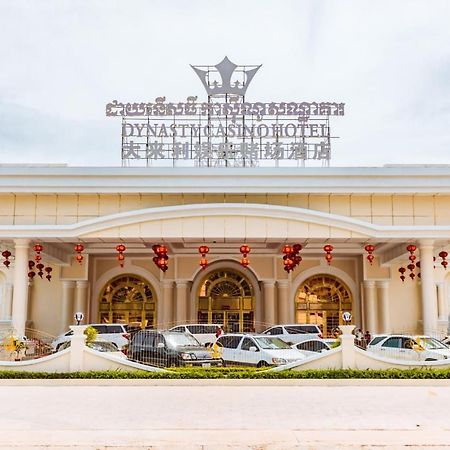 Dynasty Casino Hotel Bavet Exteriör bild