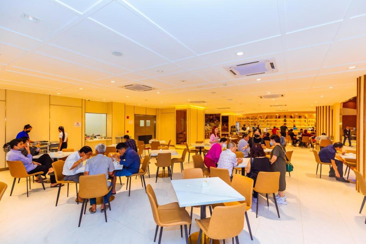 Dynasty Casino Hotel Bavet Exteriör bild