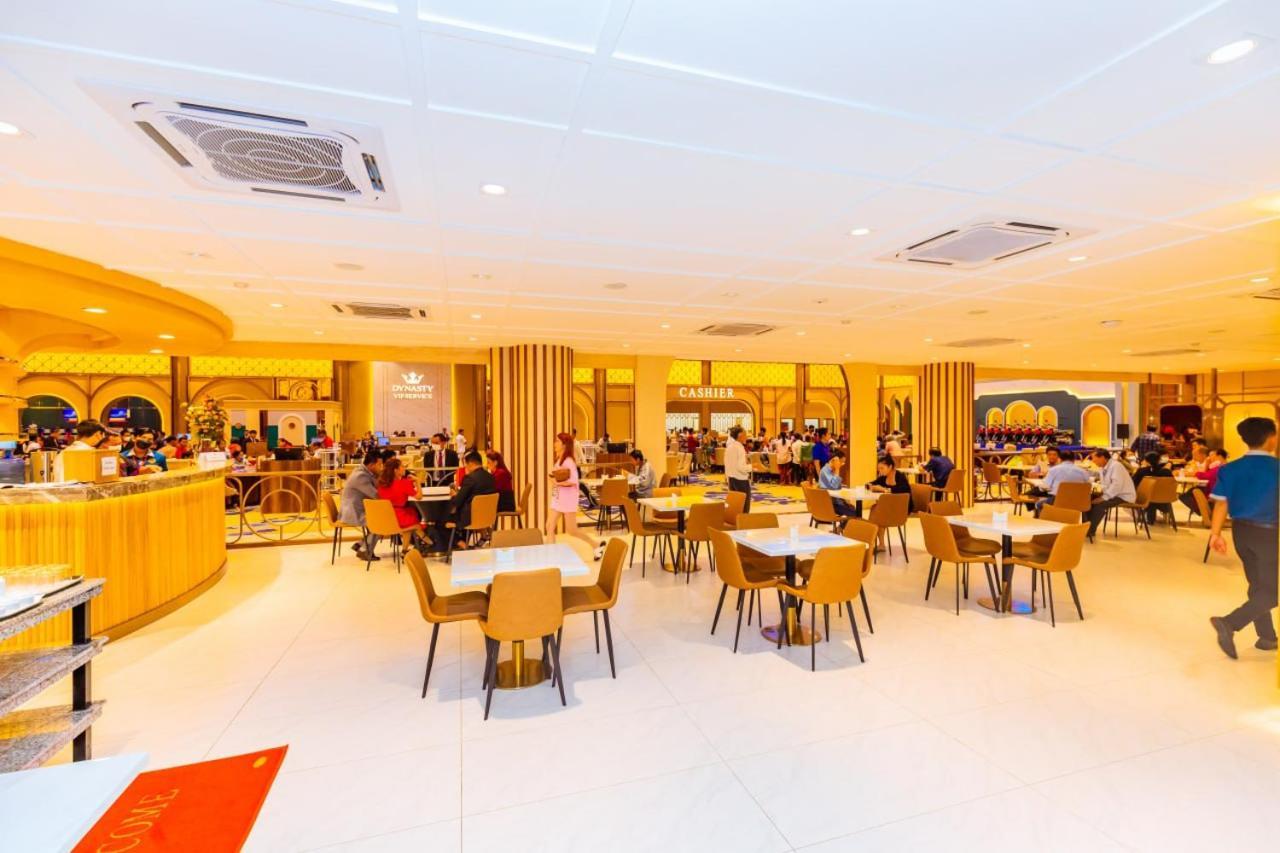 Dynasty Casino Hotel Bavet Exteriör bild