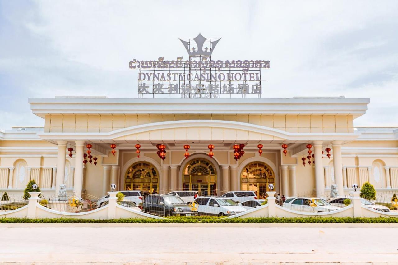 Dynasty Casino Hotel Bavet Exteriör bild